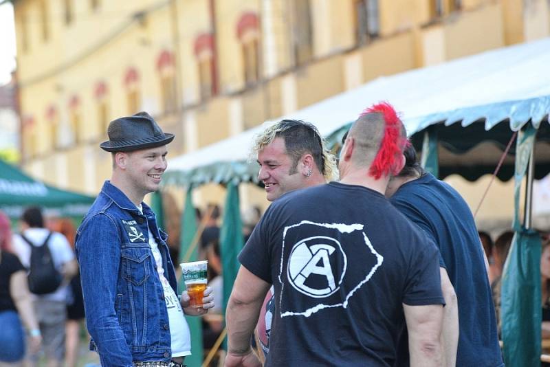 Ve dvoře benešovského pivovaru se v sobotu 4.  července konal open air festival Punkrock for Ferdinand.