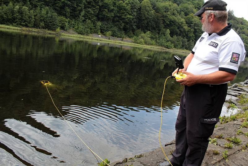 Podvodní dron slouží Poříčnímu oddělení Policie ČR Slapy už několik měsíců.