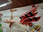 V DDM Benešov je výstava modelů letadel, vláčků a lodí