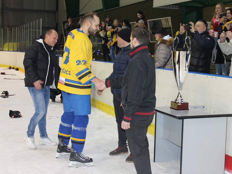 Krajská liga: Černošice porazily v domácí odvetě Benešov 6:5 a oslavily titul.