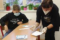 Testování školáků na koronavirus. Ilustrační foto.
