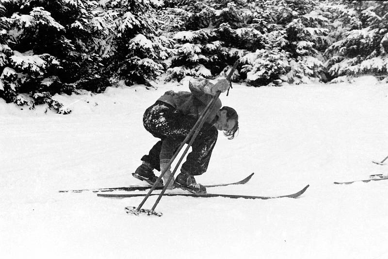 13. ledna 1939. Radovánky na zimním lyžařském můstku u Miličína.