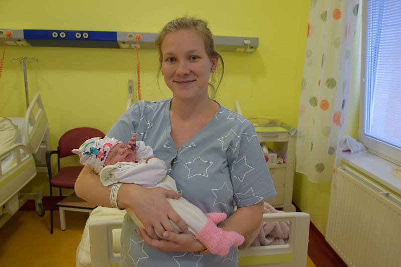 Amálie Švejdová se manželům Michaele a Janovi narodila v benešovské nemocnici 16. ledna 2022 ve 14.36 hodin, vážila 3140 gramů. Doma v Bolině jej čekala sestřička Karolínka (3).