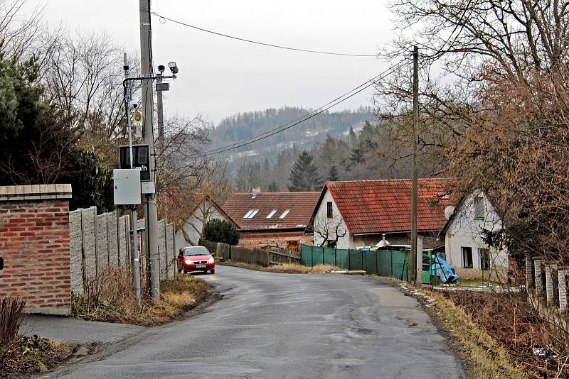 Radar na měření rychlosti v Dojetřicích, místní části města Sázavy.