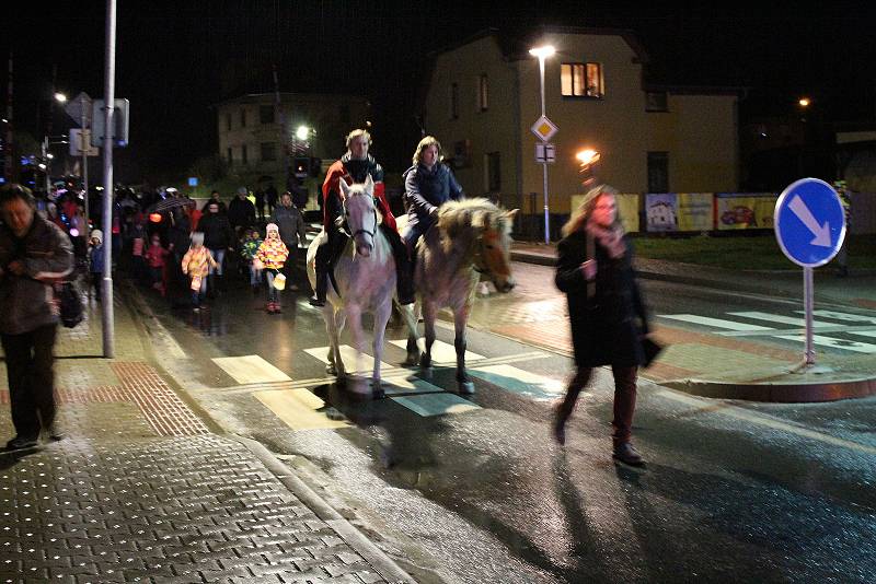 Lampionový průvod v Týnci nad Sázavou.