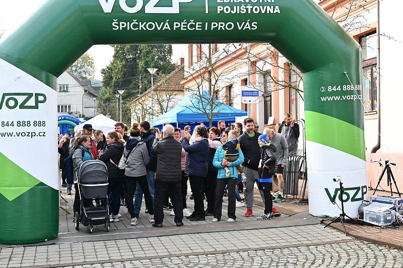 Ze 7. ročníku charitativního Běhu od nevidím do nevidím ve Stříbrné Skalici.