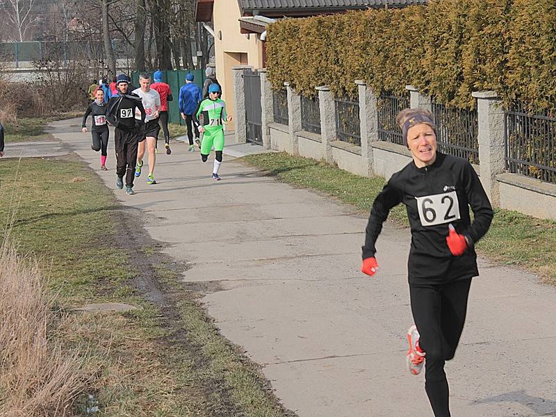 Běh na Čerčanský Chlum 2016 - rozcvičení. 