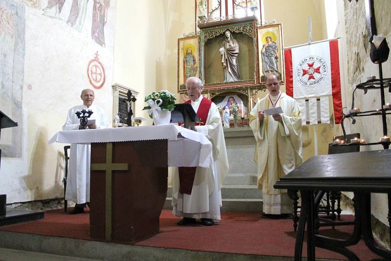 Pietní bohoslužba za Františka Ferdinanda a oslava narozenin Václava Potůčka na Chvojně.