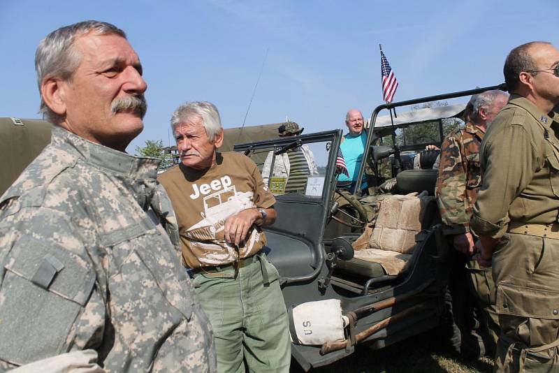 Deváté setkání příznivců US Army v Drahňovicích. 