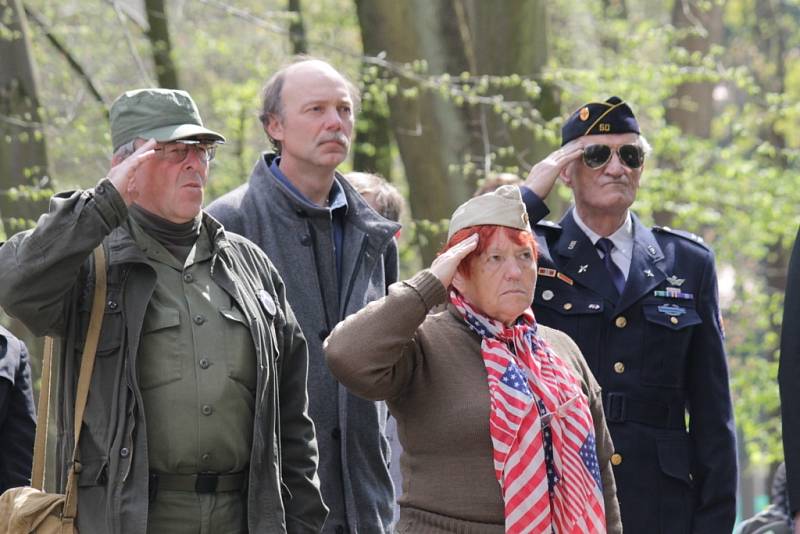 Pieta u pomníku americkým letcům na Konopišti.