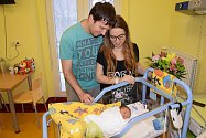 Václav Vachtl, první miminko roku 2019 narozené v benešovské porodnici s rodiči Janem a Kristýnou.
