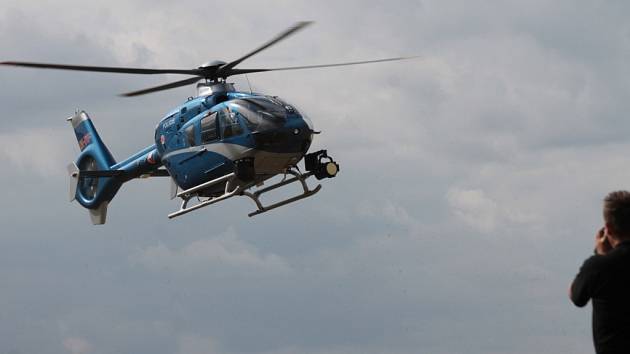 Policejní vrtulník s termovizí nad Vlašimí.