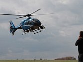 Policejní vrtulník s termovizí nad Vlašimí.