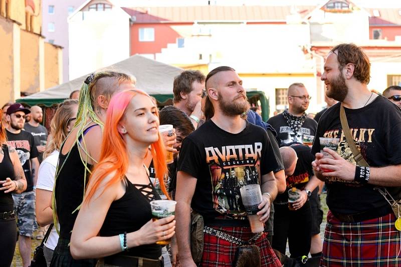 Ve dvoře benešovského pivovaru se v sobotu 4.  července konal open air festival Punkrock for Ferdinand.