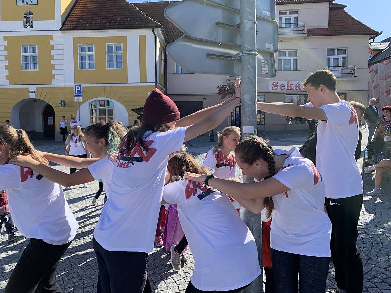 Tancující sušenky uspořádaly taneční odpoledne pro veřejnost.