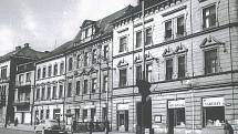 Přímo proti Zelenému stromu stávala na Malém náměstí v Benešově ještě v roce 1959 restaurace U Šmakalů.