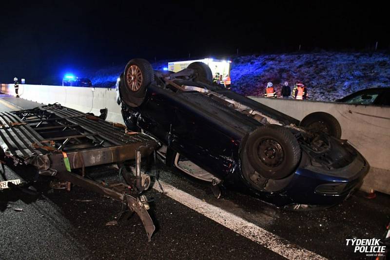 Dálnici D1 na Benešovsku obousměrně uzavřela hromadná nehoda