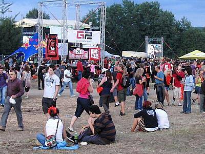 První den jedenáctého ročníku Sázavafestu, který se konal v Benešově přivítal deset tisíc návštěvníků.