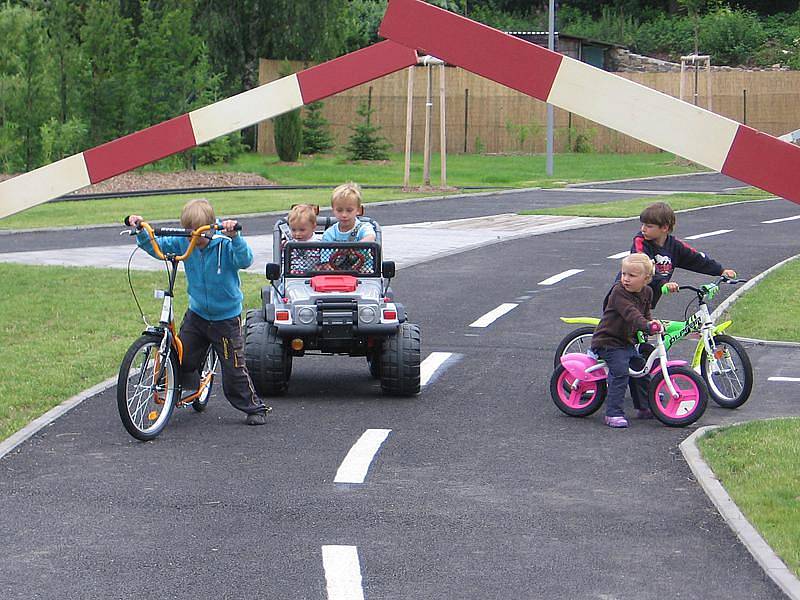 Dětské dopravní hřiště a modelářský domek ve Štětkovicích.