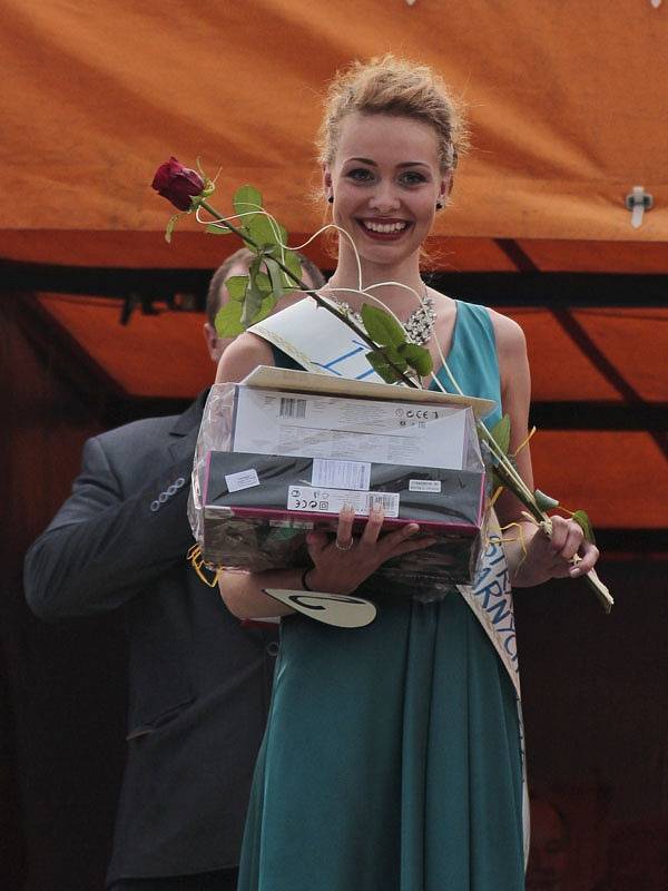 Miss Hasička Evropy 2015 Aneta Nouzovská z SDH Poříčany a 1. Vicemiss Veronika Benáková z SDH Ratměřice.