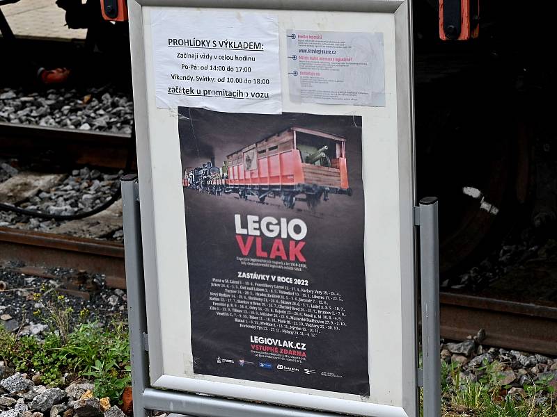 Legiovlak v železniční stanici v Sázavě.