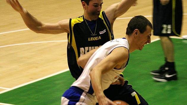 Benešovští basketbalisté prohráli, přesto je trenér Grepl za výkon pochválil. 