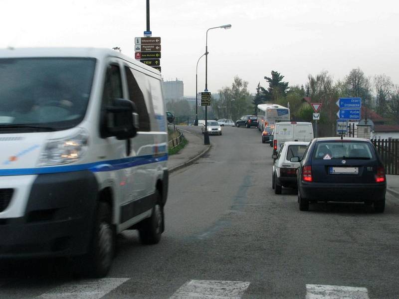 Dopravní situace v Hodějovského ulici u starého výkupu