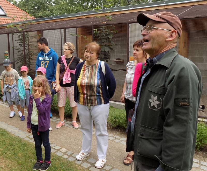 Rozkvetlá zahrada vlašimské paraZOO přilákala návštěvníky k prohlídce.