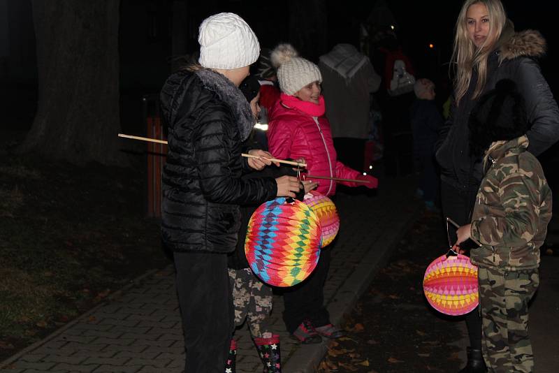 Cílem lampiónového průvodu byl blízký Dolejší mlýn.