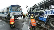 Ke srážce vlaku s autobusem došlo u Struhařova na Benešovsku v neděli 14. června.