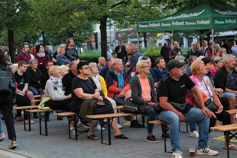 Festival Benešov City Live 27. července 2022. Na Masarykově náměstí vystoupil Schelinger Revival.