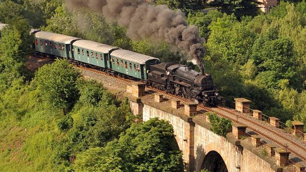 historický parní vlak na Pražském Semmeringu