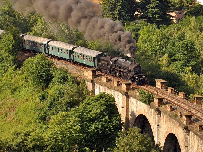 historický parní vlak na Pražském Semmeringu