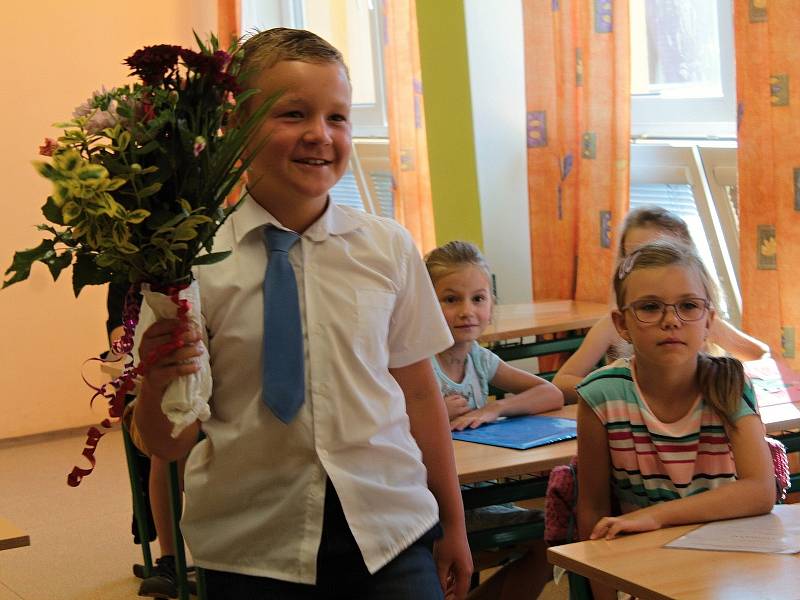 Z ukončení školního roku 2021/2022 a rozdávání vysvědčení na Základní škole ve Voticích.