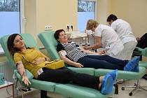 Dobrovolní dárci krve na transfuzní stanici Nemocnice Rudolfa a Stefanie v Benešově.