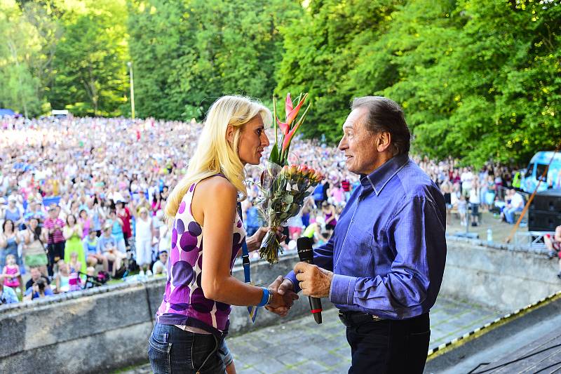 V červnu roku 2014 zazpíval Karel Gott zaplněnému hledišti konopišťského amfiteátru na patnáctých narozeninách Rádia Blaník.
