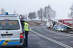 K dvojnásobnému úmrtí při srážce Opelu Astra s autobusem došlo v tomické šikaně v sobotu 7. února ráno po půl sedmé. 