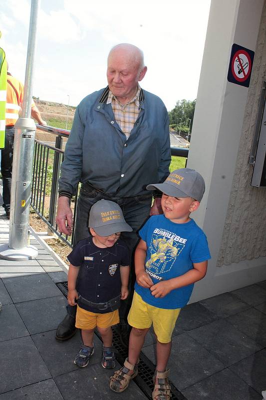 Ze slavnostního otevření úseku IV. železničního tranzitního koridou mezi Voticemi a Sudoměřicemi.