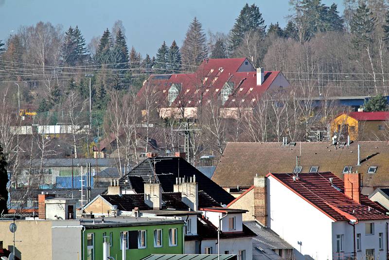 Benešov při pohledu ze střechy kostela sv. Anny - Hotel Benica.