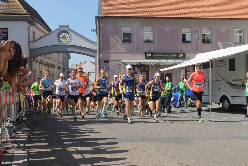 vyvrcholení Benešovského běžeckého festivalu, Benešovská desítka.