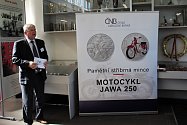 Z představování unikátní stříbrné mince v týnecké Jawě 15. června 2022.