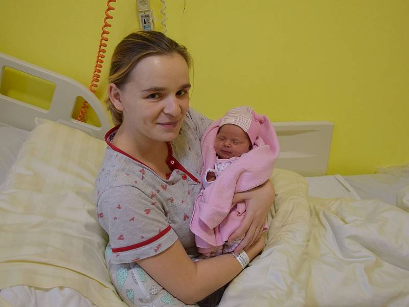 Adéla Nováková se Kristýně a Jakubovi narodila v benešovské nemocnici 19. listopadu 2022 v 17.17 hodin, vážila 2930 gramů. Doma ve Voticích na ni čekal bratr Jakub (3,5).