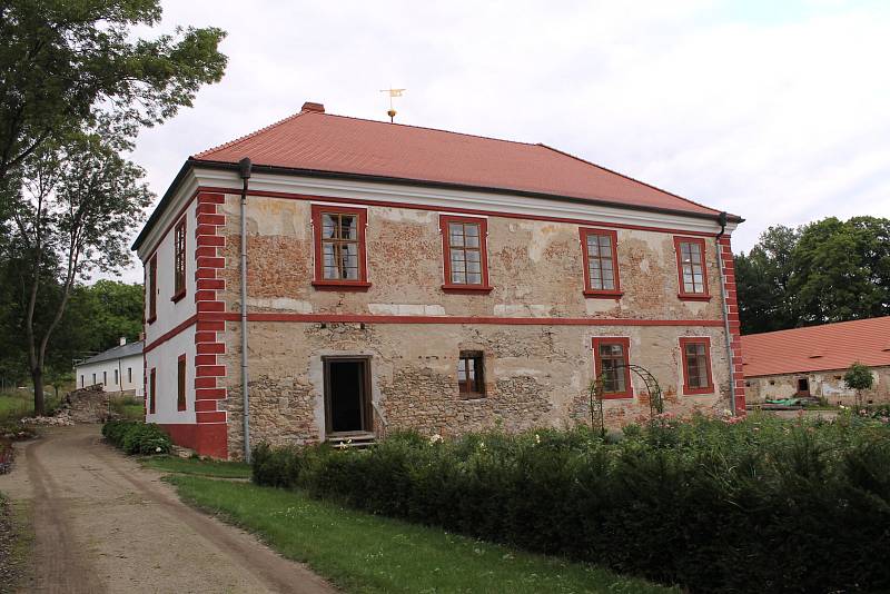 Díky literárnímu pořadu se mohli zájemci do třebešického zámku podívat.