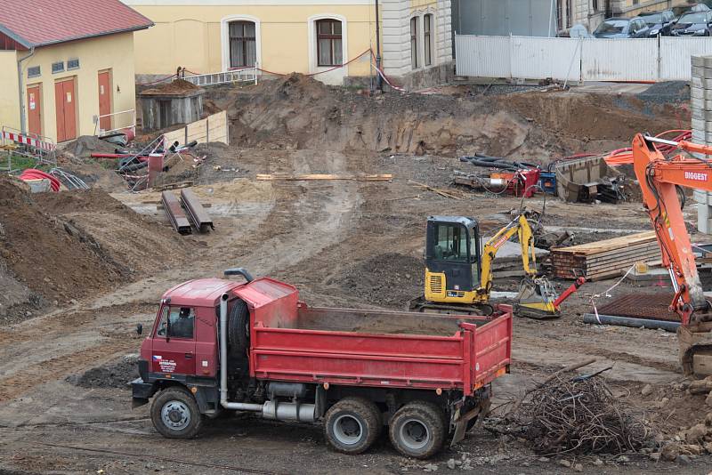 Výstavba dopravního terminálu v Benešově.