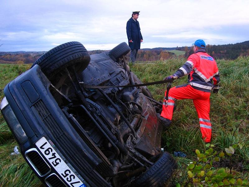 BMW skončilo na střeše