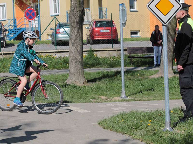 Okresní soutěž mladých cyklistů v Bystřici.