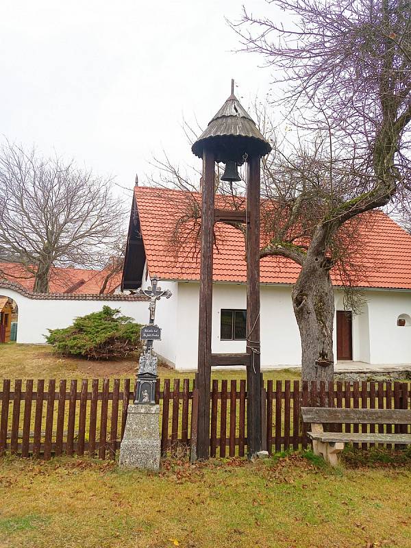 Dřevěná zvonička v Javoří.