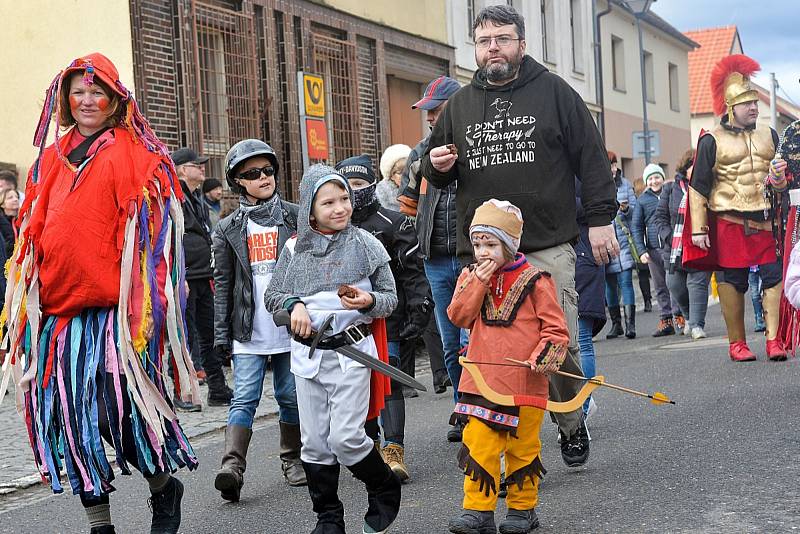 Masopust v Pyšelích se neobešel bez spousty masek.