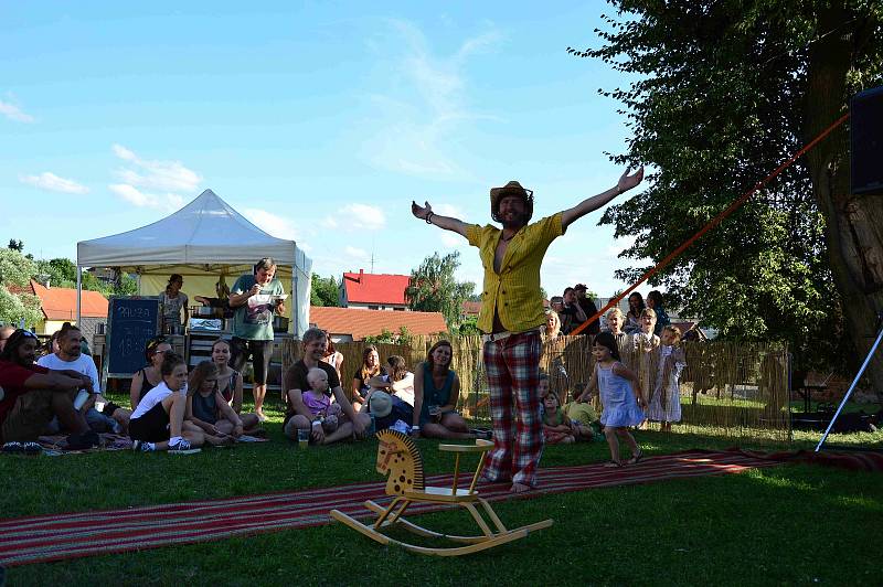 Z reggae festivalu na louňovickém zámku.