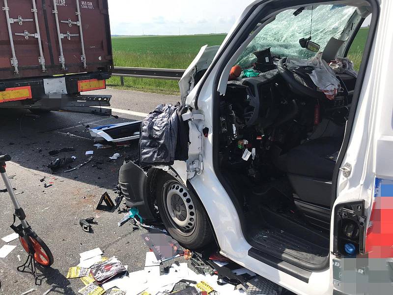 Dopravní nehoda dodávky a nákladního automobilu na dálnici D1.